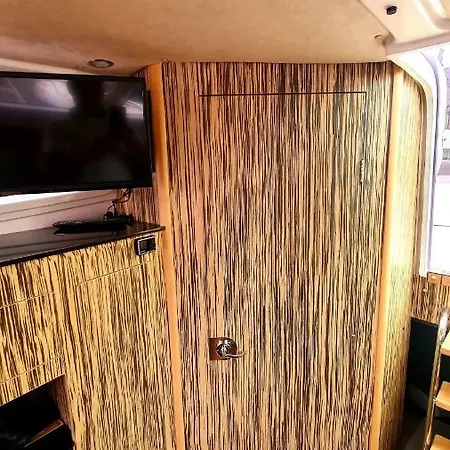 Boat & Bike - Houseboat ספינת מלון גדנסק