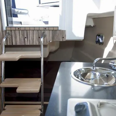 ספינת מלון Boat & Bike - Houseboat